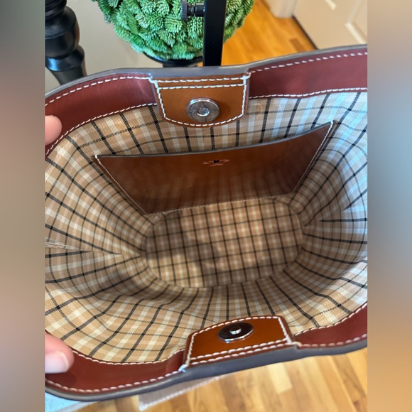 Tory Burch - McGraw Canvas Bucket Bag - EUC Canvas with Leather Trim - Picture 5 of 8